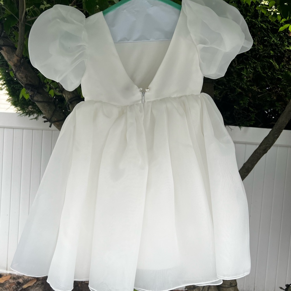 Elegant White Dress with Puff Sleeves - Picture 3 of 4